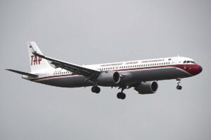 Airbs A321 con decoración retro de TAP Air Portugal uno de los aviones que usa en su ruta entre Lisboa y Madrid.