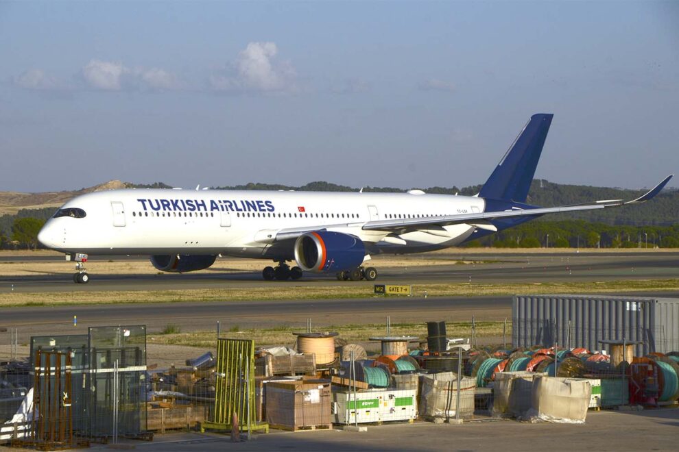 Entre las entregas de 2022 de Airbus ha estado este A350 a Turkish Airlines, que originalmente estaba destinado a Aeroflot.