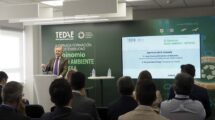 Rocardo Martí-Fluxa, presidente de TEDAE abre la Segunda Jornada de Formación en Sostenibilidad de la asociación empresarial.