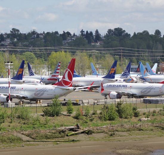 Aviones Boeing 737 MAX aparacados a la espera de su entrega, en primer plano dos de Turkish Airlines.º