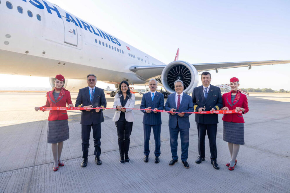 Celebración en el aeropuerto de Sevilla del inicio de los vuelos de Turkish Airlines.