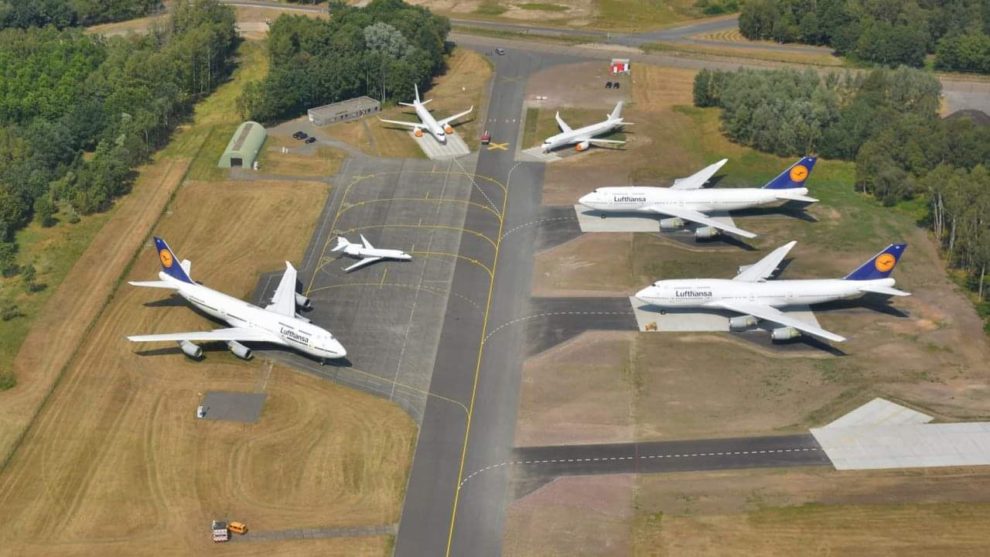Tres de los Boeing 747-400 de Luthansa almacenados en el aeropuerto holandés de Twente.