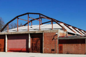 Aspecto actual de la nave principal de los talleres TABSA, prácticamente abandonada desde hace años.