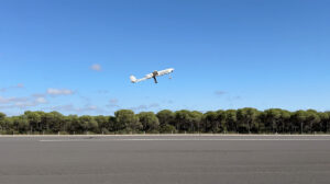 UAS Tarsis de Aertec despegando desde CEUS