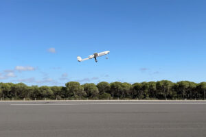 UAS Tarsis de Aertec despegando desde CEUS