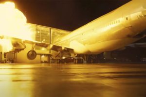 Captura del accidente del Boeing 747 en la pelicula Tenet.