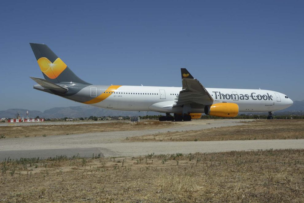 Uno de los Airbus A330 de Thomas Cook Scandinavia en el aeropuerto de Palma de Mallorca el pasado verano.