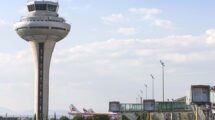 Torre de control del aeropuerto Madrid-Barajas, una de las cinco que cuentan con los nuevso sistemas de gestión de aeronaves.