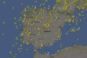 Tráfico aéreo sobre la península Ibérica según Flighradar.