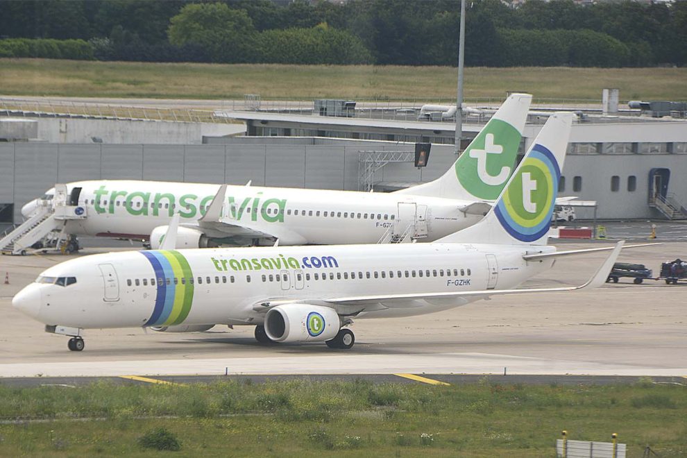 Dos Boeing 737-800 de Transavia France con las libreas antigua y actual en el aeropuerto de París Orly, el único de la capital francesa desde el que puede operar la aerolínea.