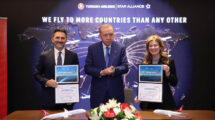 La firma de la compra de hasta 150 Boeing 737 MAX por Turkish Airlines se hizo con Recep Tayyip Erdoğan, presidente de Turquía como testigo.