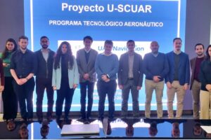 Representantes de las empresas presentes en U-SCUAR tras la firma de creación de este proyecto.
