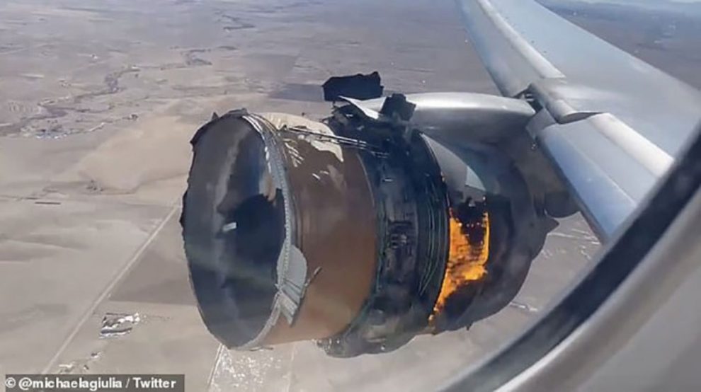 Imagen del motor del vuelo UAL 328 tras su fallo catastrófico.