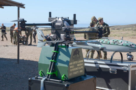 Dron de carga de Asedios, en este caso con una caja de munición.
