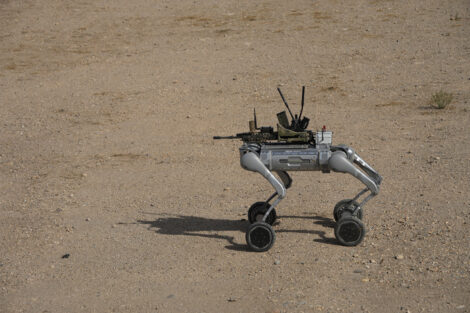 UGV armado durante las pruebas en el campo Álvarez de Sotomayor.