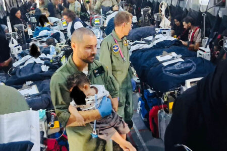 Traslado de niños enfermos dese Gaza a cargo de la UMAER en un A400M.