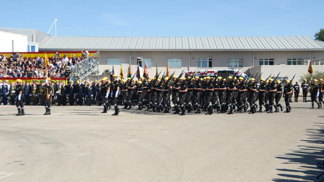 En el desfile estuvueron representadas las diferents unidades de la UME, además de el Ejército de Tierra, Armada, Ejército del Aire y del Espacio y Guardia Real.