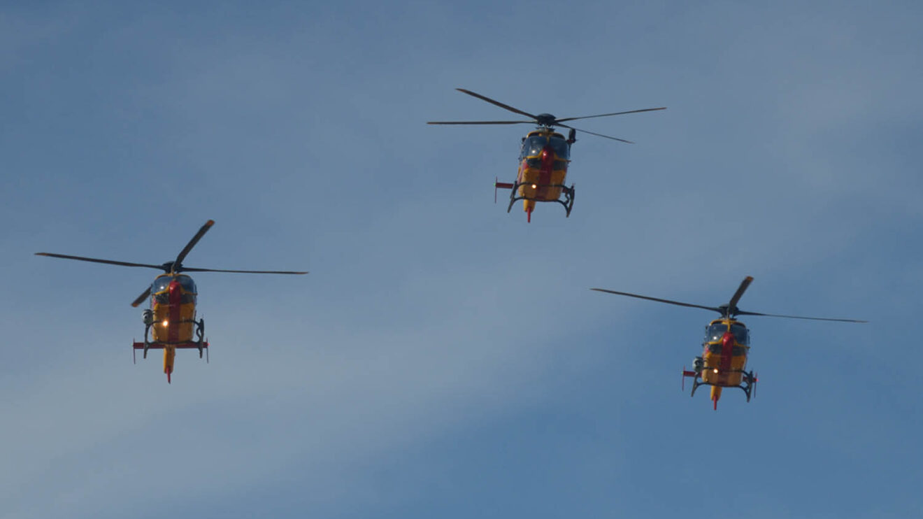 Aunque no forman parte de la UME, cuatro de los H135 de FAMET van pintados en alta visibilidad y sirven de centros de mando y control (entrre otras actividades).