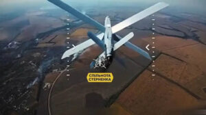 Captura de la imagen de la cámara de un dron ucraniano a punto de derribar otro ruso.