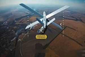 Captura de la imagen de la cámara de un dron ucraniano a punto de derribar otro ruso.