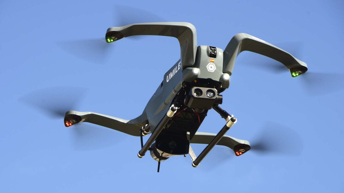 El Umiles Saturno ha sido el primer dron en volar en Cuatro Vientos junto a aviones.