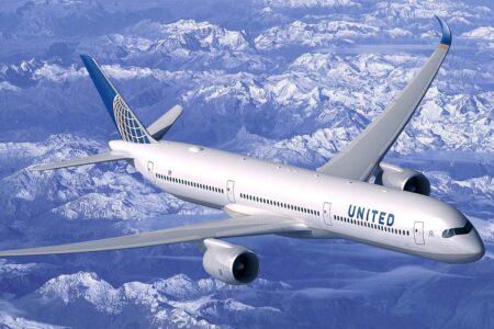 United compró originalmente 25 Airbus A350, después ampliados a 45 ejemplares.