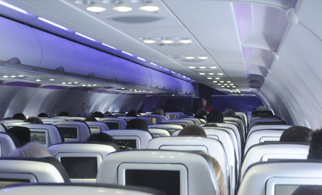 Interior de un avión de Virgin America