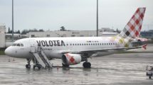 Airbus A319 de Volotea en el aeropuerto dee Toulouse.