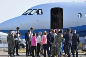 Ursula Von der Leyen en un viaje a Rumanía en el mismo avión que ha sufrido interferencias GPS.