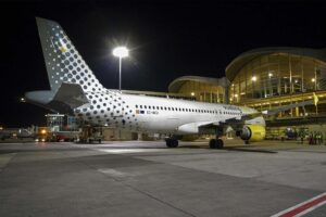 El Airbus A320 EC-MCU fue el empleado para el vuelo inaugural de Vueling entre Barcelona y Amán.