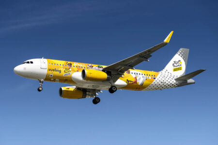 Así luce el Airbus A320 de Vueling para el Tour de Francia 2026.