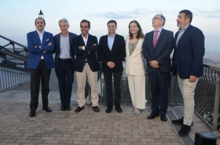 Los fundadores y varios de los máximos directivos de Vueling con Luis Gallego.