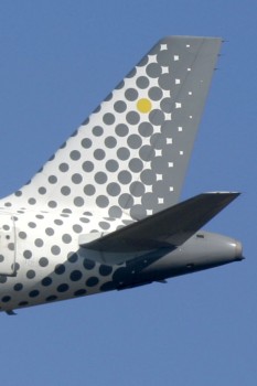 IAG lanza la OPA sobre Vueling a 7 euros por acción.