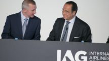Willie Walsh y Antonio Vázquez, máximos responsables de IAG durante una de las juntas de accionistas de la sociedad.