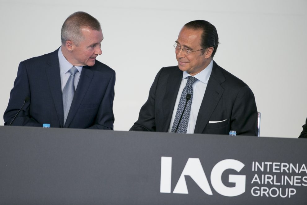 Willie Walsh y Antonio Vázquez, máximos responsables de IAG durante una de las juntas de accionistas de la sociedad.