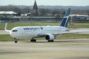 Westjet cuenta con cuatro Boeing 767 en su flota que fueron construidos originalmente para Qantas.