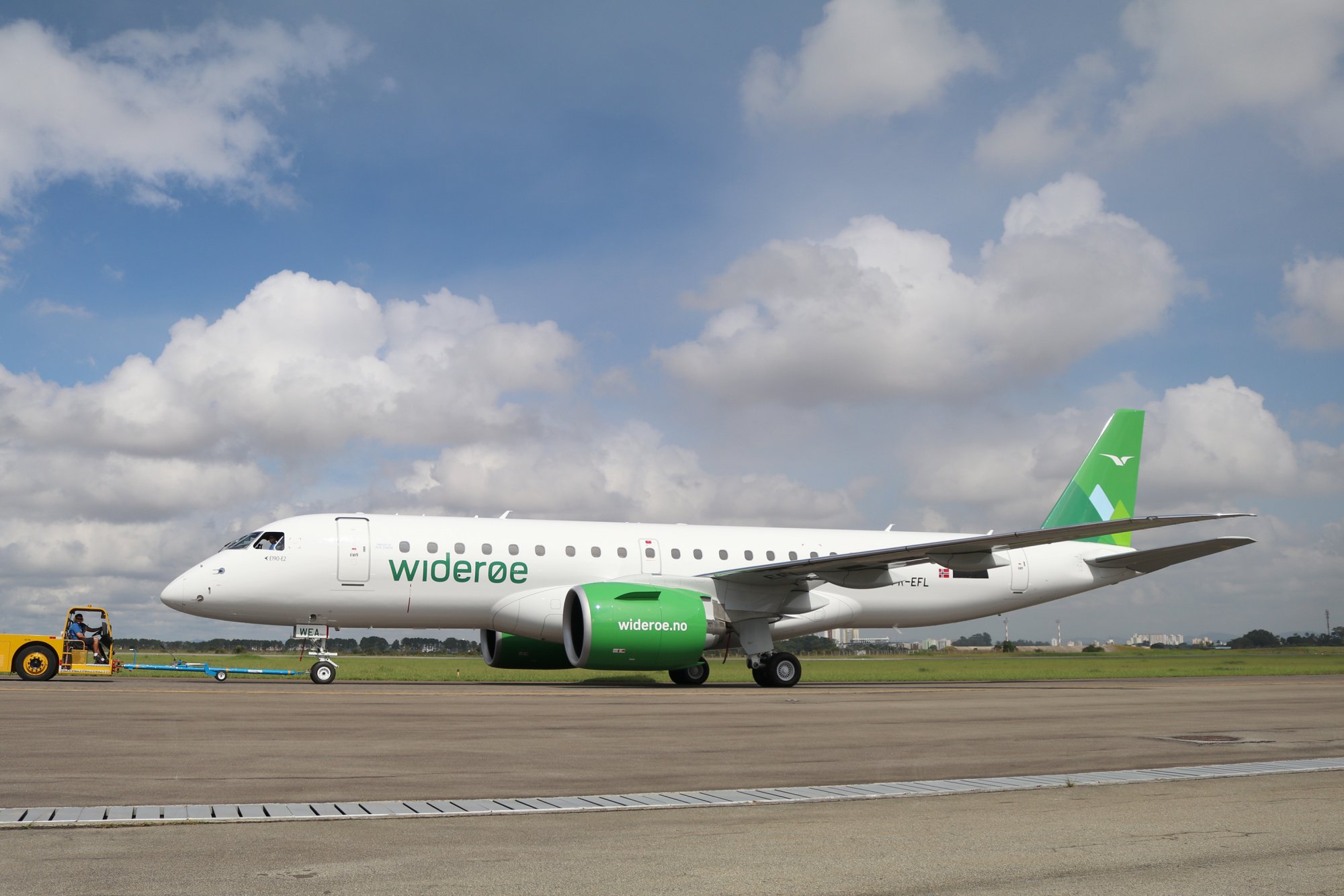 Embraer e190. Embraer e190-e2. Embraer 190 e2. Компания Эмбраер. Wideroe.