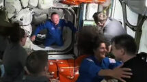 La NASA retransmitió en directo por su canal de TV la llegada a bordo de la Starliner de Wilmore y Williams a la ISS.