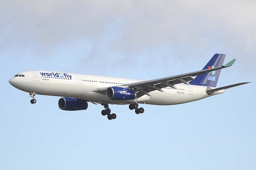 El Airbus A330 de World2Fly aterrizando en Madrid en un vuelo previo al de rescate de los ecuatorianos que han huido de Ucrania.
