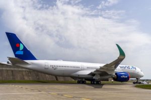 El primer Airbus A350 de World2Fly en Toulouse poco antes de su primer vuelo.