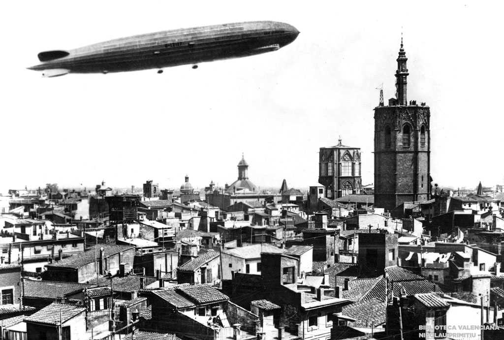 Dirigible Graz Zeppelin sobre Sevilla en 1931