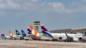 Los aeropuertos brasileños de Aena crecen en su conjunto, pero muchos ven descender sus operaciones aéreas.