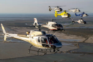 El eje de transmision trasero lleva la potencia de los motores al rotor anti par para que gire.