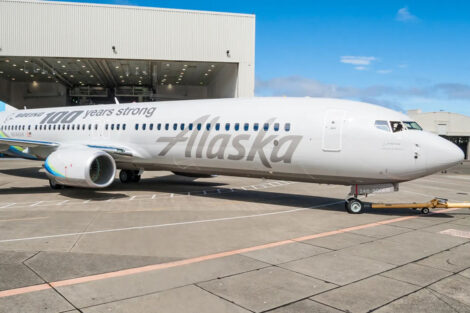 Alaska Airlines dcidió celebrarlo junto a Boeing.