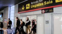El 80 por ciento de los turistas que vistan España llegan en avión.