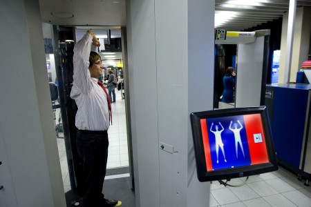Scanner de cuerpo completo en el aeropuerto de Amsterdam