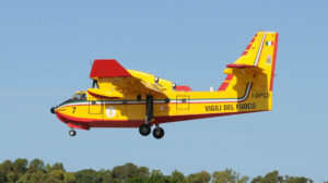 Uno de los Canadair CL-415 italianos operados por Avincis.