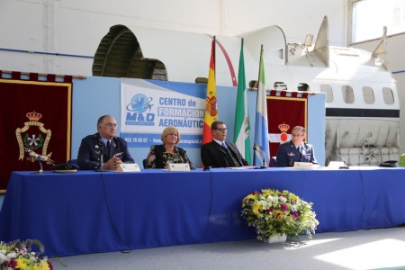 Acto de firma del convenio entre MD Aeroespacial y la Maestranza de Sevilla.