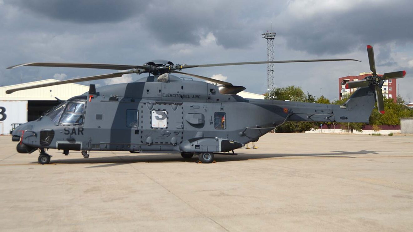 Uno de los Airbus Helicopters NH90 del SAR, equipado con sistemas de flotación.
