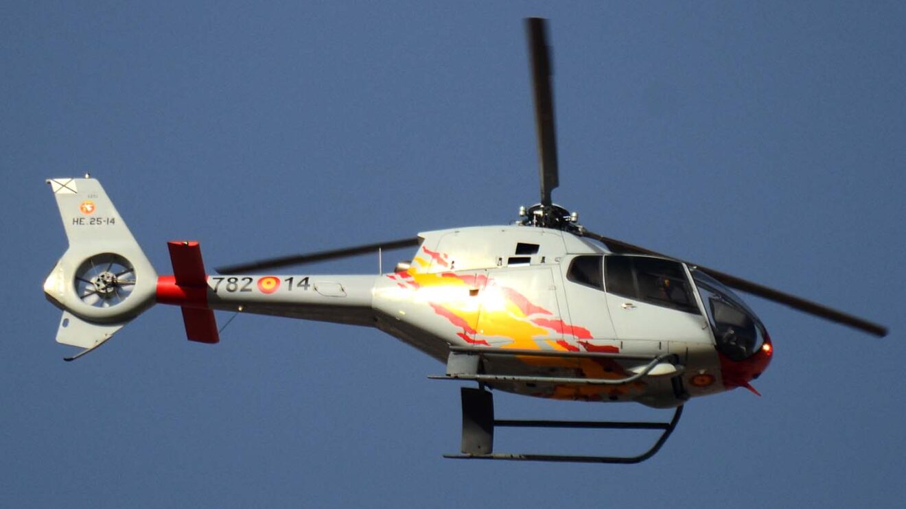 Uno de los Eurocopter EC120B usados por la Patrull Aspa, ya con sus nuevos indicativos de unidad.